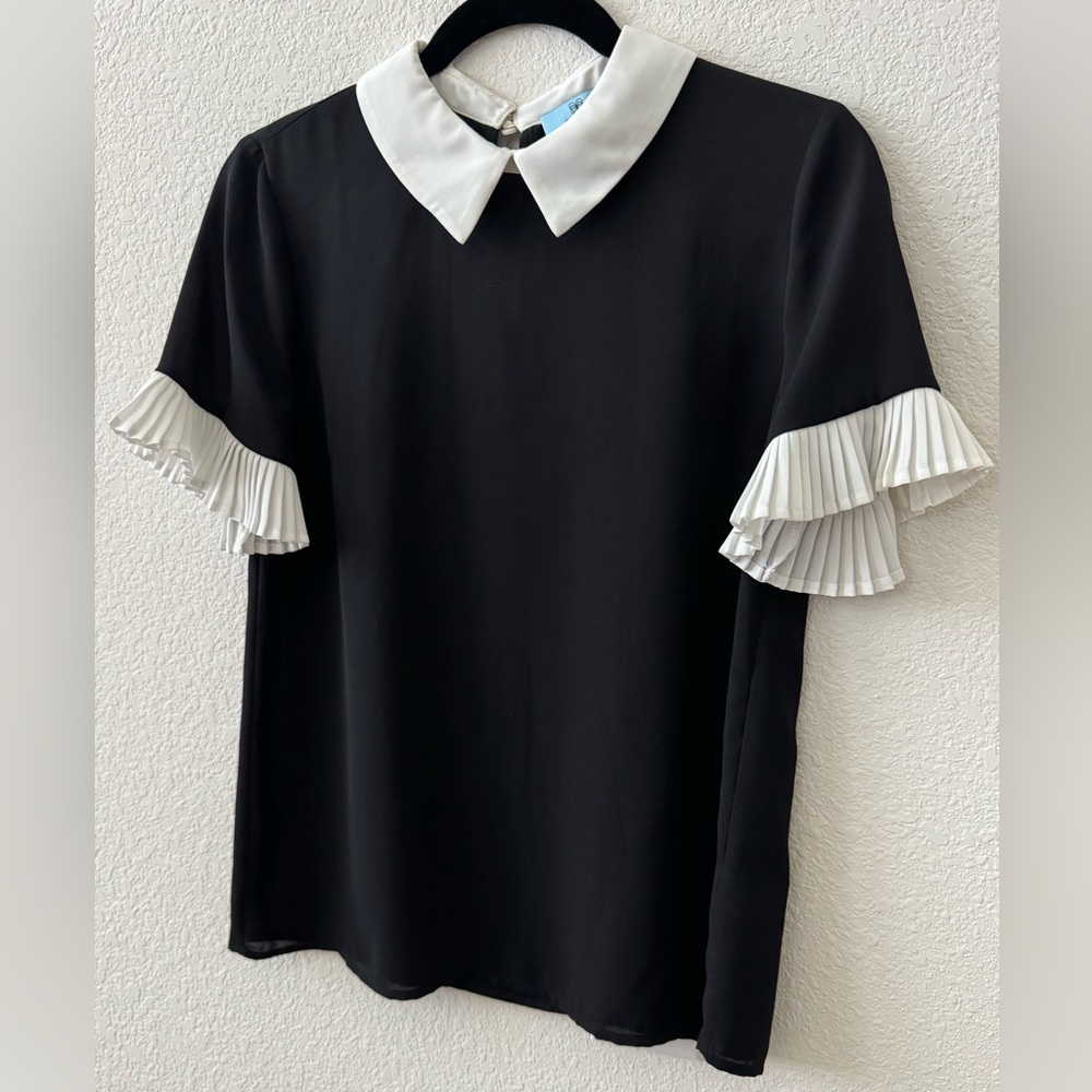 CeCe Black Short-Sleeve Blouse with White Peter Pan Collar Size Small